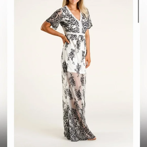 Salt & Soul Hana Floral Lace Maxi - Picture 2 of 7